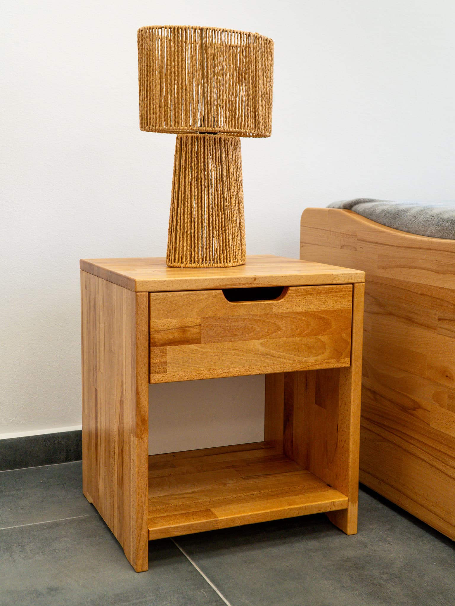 Nočný stolík Luna